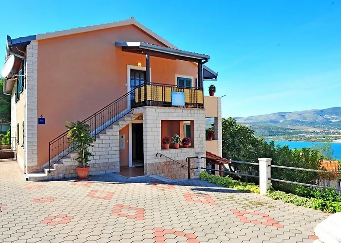 Arija * 特罗吉尔